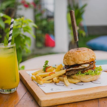 What The Duck Backpackers Canggu Extérieur photo