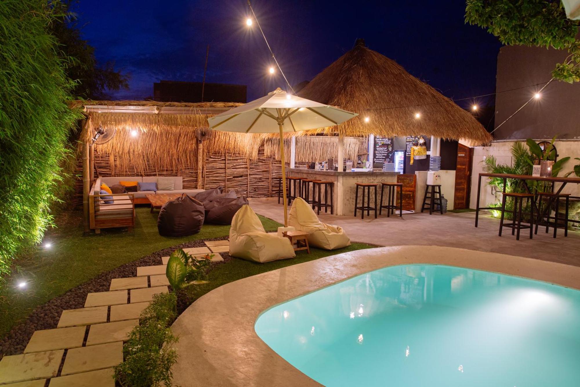 What The Duck Backpackers Canggu Extérieur photo